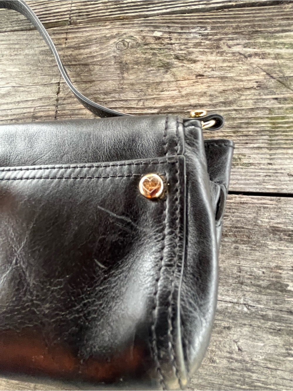 VINTAGE JUICEY COUTURE Black Leather Shoulder Bag with Gold Chain Accent - Picture 4 of 8